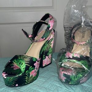 6/$19 🦋 Floral heel justfab